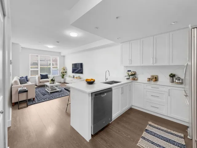 208 9983 E BARNSTON DRIVE, Surrey, British Columbia V4N6T3