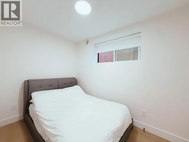 Basement 7489 17TH AVENUE, Burnaby, British Columbia V3N1L5