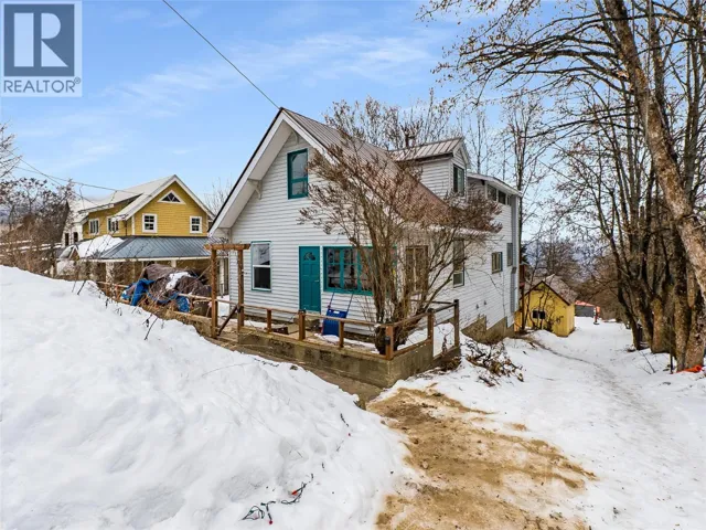 2050 Georgia Street, Rossland, British Columbia V0G1Y0
