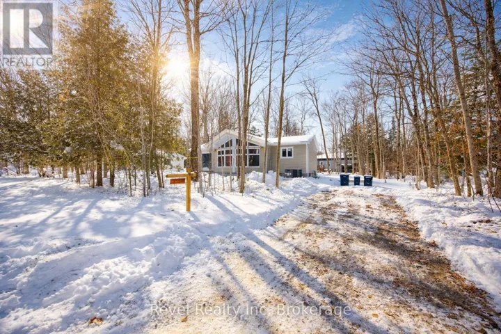 8 MANITOU CRESCENT, Tiny, Ontario L9M0C6