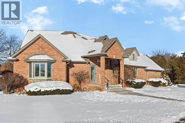 16 MEADOW LANE, Essex, Ontario N8M3C5