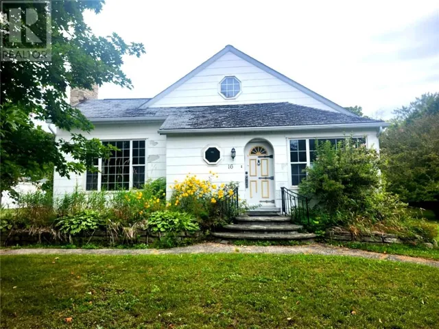 16 ROBINSON Street W, Little Current, Ontario P0P1K0
