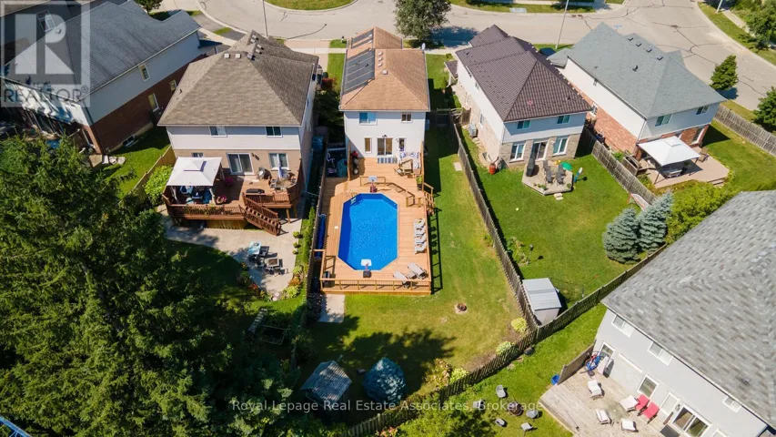 209 SUNNY MEADOW COURT, Kitchener, Ontario N2N3R3