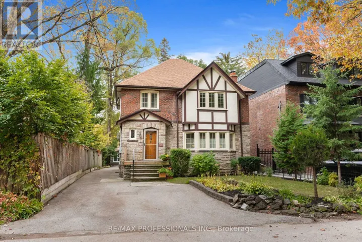 3 LYNNGROVE AVENUE, Toronto (Kingsway South), Ontario M8X1M3