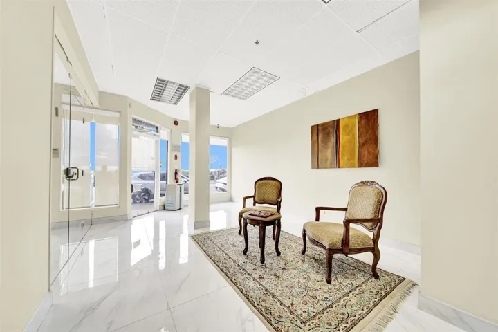 15573 MARINE DRIVE, White Rock, British Columbia V4B1C9