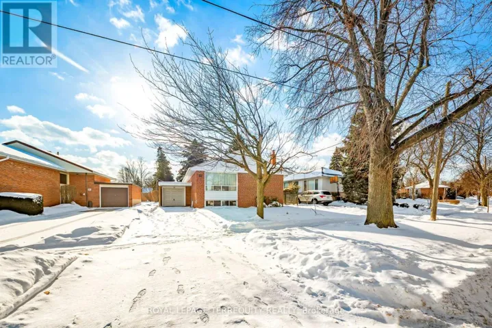 29 HOLYWELL DRIVE, Toronto (Kingsview Village-The Westway), Ontario M9R1K4
