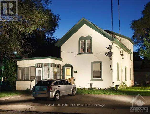20 RUSSELL STREET W, Smiths Falls, Ontario K7A1N9