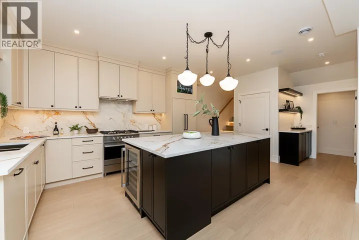 101 646 GIRARD AVENUE, Coquitlam, British Columbia V3K1S8