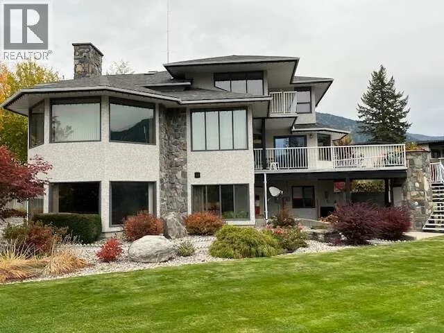 5725 Taghum Frontage Road, Nelson, British Columbia V1L6X9
