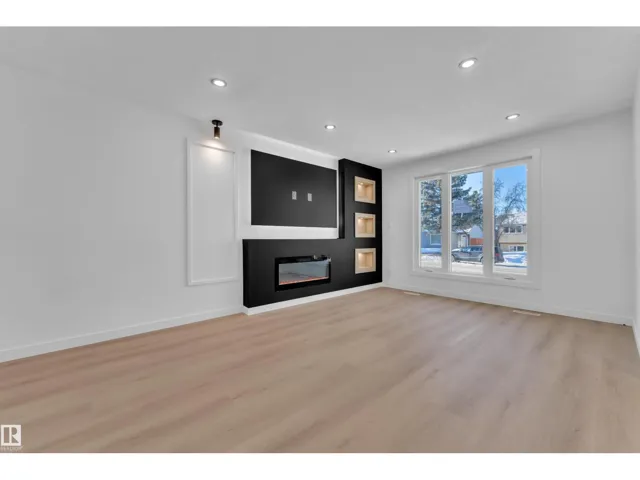 1755 37 ST NW, Edmonton, Alberta T6L2P6