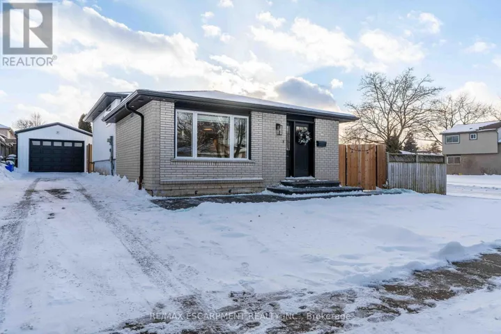 34 WILLIAM JOHNSON STREET, Hamilton (Stoney Creek Mountain), Ontario L8J1B6