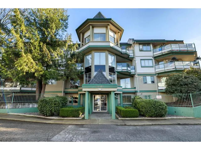 304 20140 56 AVENUE, Langley, British Columbia V3A3Y4