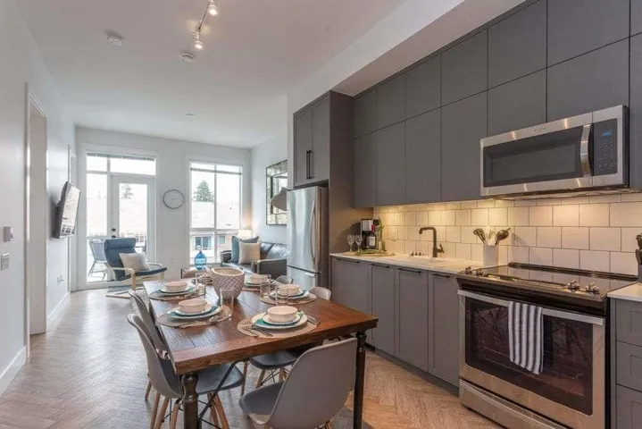 408 14968 101A AVENUE, Surrey, British Columbia V3R0E8