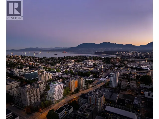 TH3 2323 FIR STREET, Vancouver, British Columbia V6J1S5