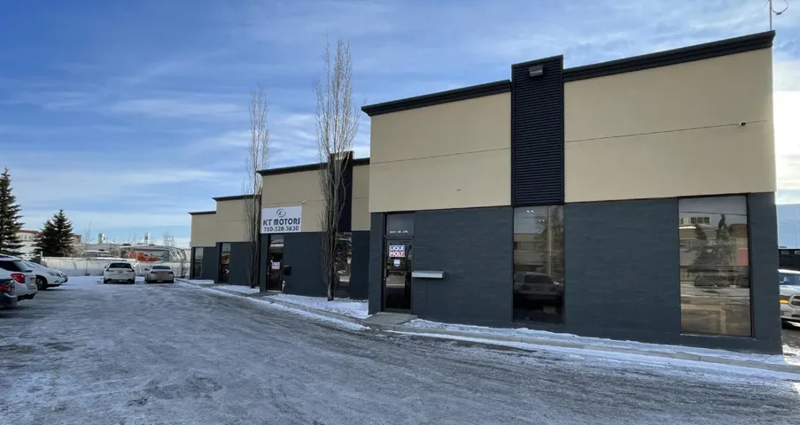 9637 9637 54 Avenue NW, Edmonton, Alberta T6E5M6