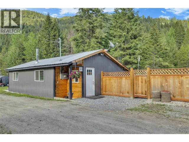 30 Boulder Road, Beaverdell, British Columbia V0H1A0
