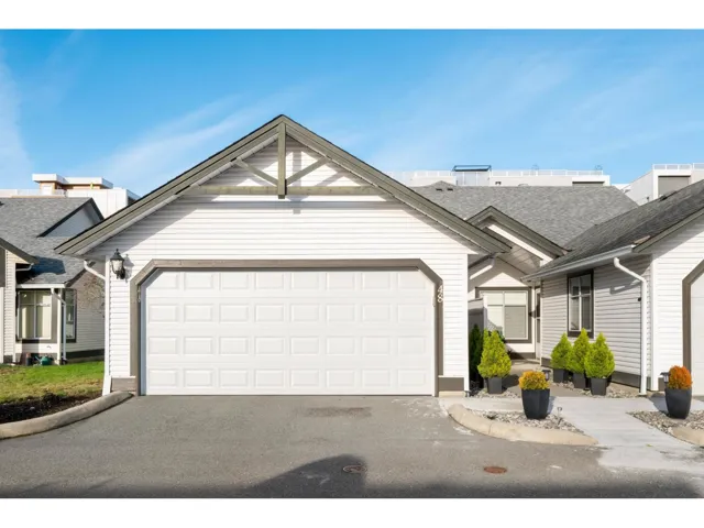 48 19649 53 AVENUE, Langley, British Columbia V3A8C5