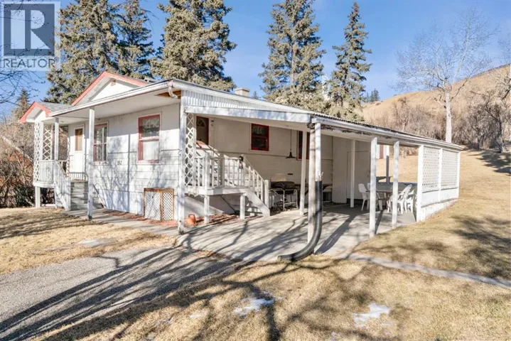 332 Third Street W, Cochrane, Alberta T4C1Z6