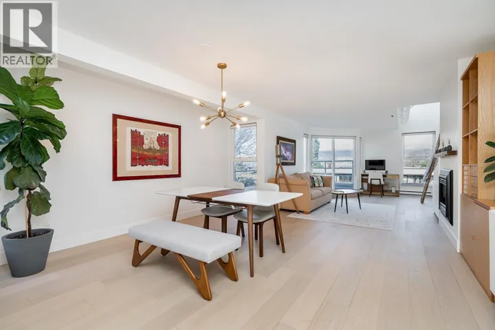 2240 YORK AVENUE, Vancouver, British Columbia V6K1C6