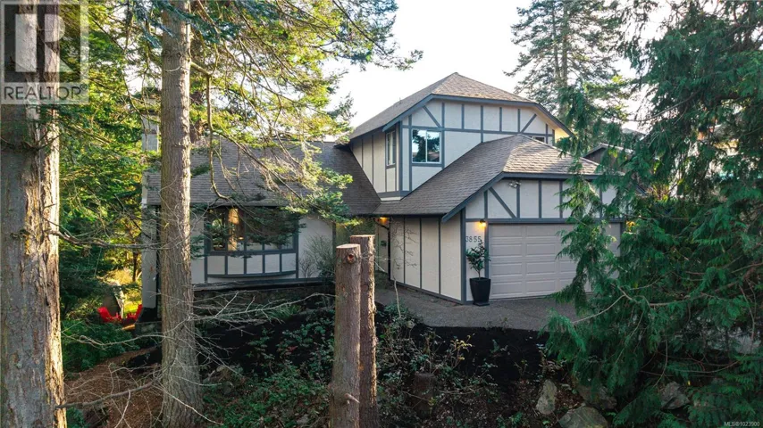 3855 Haro Rd, Saanich, British Columbia V8N4A6