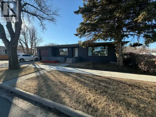 1216 23 Street N, Lethbridge, Alberta T1H3T4