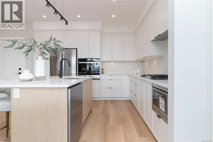 101 1810 Selenite Pl, Langford, British Columbia V9B7E2