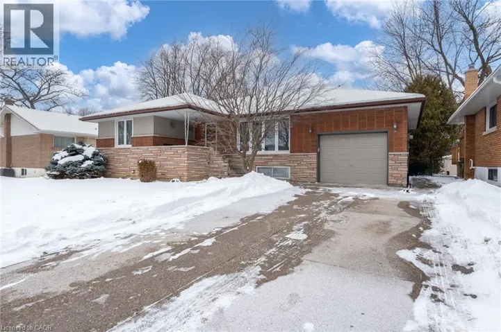 162 BENDAMERE Avenue, Hamilton, Ontario L9C1N5