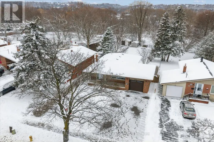 553 HARMONY ROAD S, Oshawa (Donevan), Ontario L1H6V4