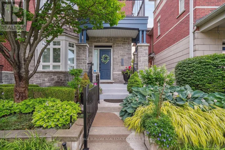 111 ST. LAWRENCE DRIVE, Mississauga (Port Credit), Ontario L5G4V2