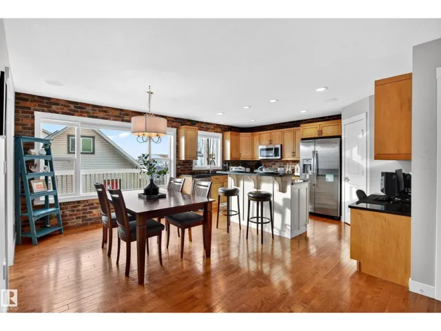 1904 TOWNE CENTRE BV NW, Edmonton, Alberta T6R2W3