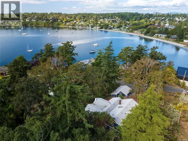 2710 Sea View Rd, Saanich, British Columbia V8N1K8