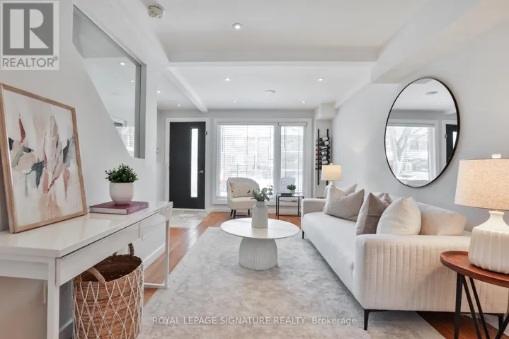 37 RHODES AVENUE, Toronto (Greenwood-Coxwell), Ontario M4L2Z8