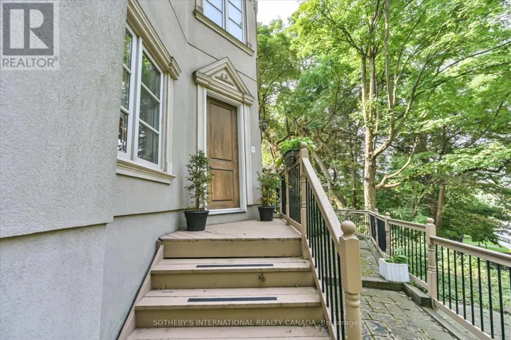 SUITE 1 - 50 OLD YONGE STREET, Toronto (Bridle Path-Sunnybrook-York Mills), Ontario M2P1P7