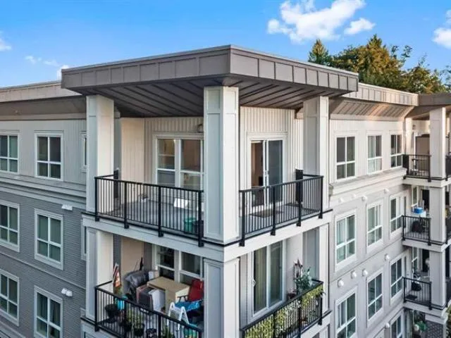 419 9655 KING GEORGE BOULEVARD, Surrey, British Columbia V3T0C7