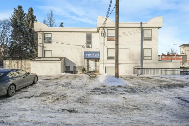 8711 82 Avenue NW, Edmonton, Alberta T6C0Y9