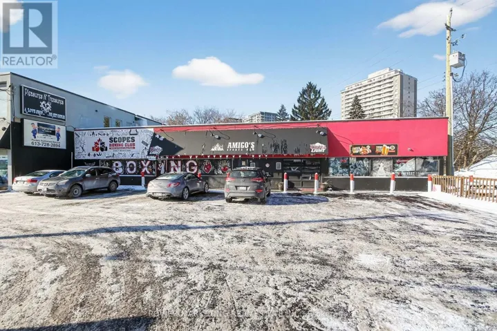 858 MERIVALE ROAD, Ottawa, Ontario K1Z5Z4