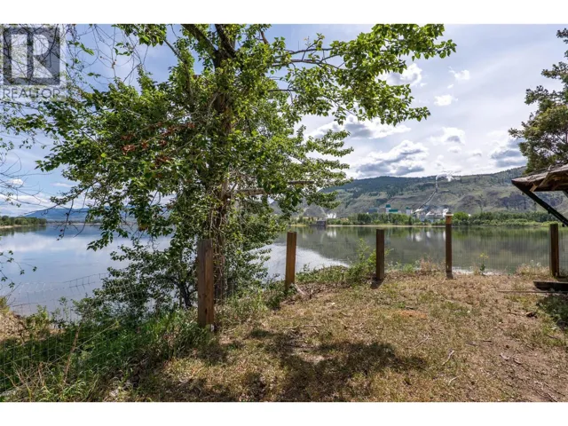 721 Strauss Street, Kamloops, British Columbia V2B5R7