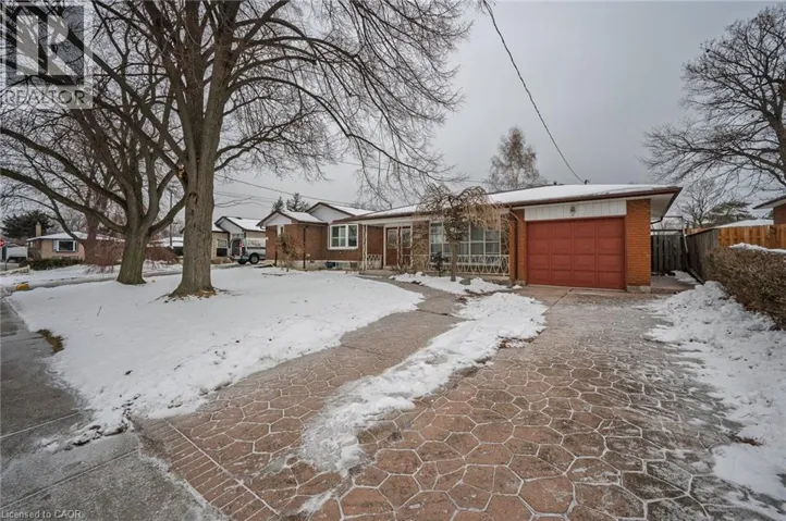 11 CRYSTAL Court, Hamilton, Ontario L8E1M2