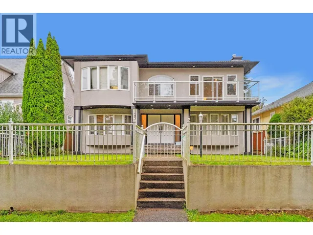 1405 EDINBURGH STREET, New Westminster, British Columbia V3M2W3