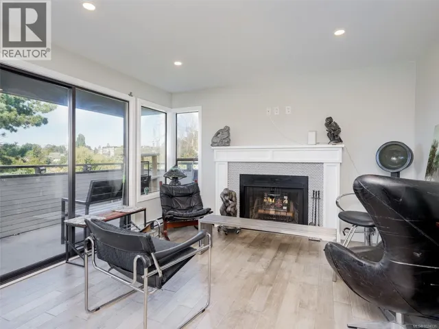 401 3274 Glasgow Ave, Saanich, British Columbia V8X1M2