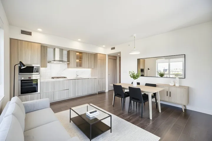 3507 9887 WHALLEY BOULEVARD, Surrey, British Columbia V3T0P4