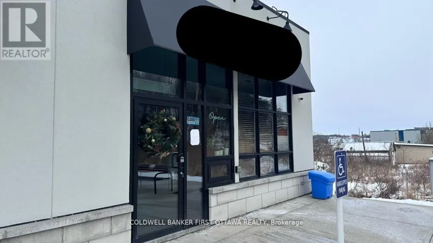 4 - 3735 ST JOSEPH BOULEVARD, Ottawa, Ontario K1C1T1