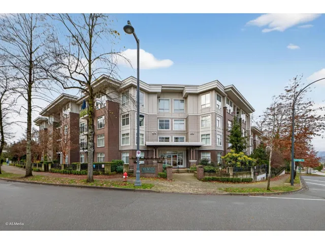 318 13555 GATEWAY DRIVE, Surrey, British Columbia V3T0B5