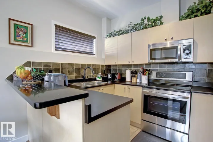 #102 10905 109 ST NW, Edmonton, Alberta T5H3C2