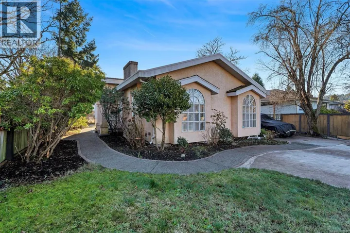 4354 Columbia Dr, Saanich, British Columbia V8N3J2
