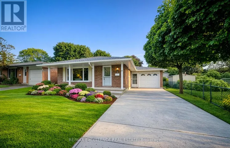 131 GRACEFIELD CRESCENT, Kitchener, Ontario N2E1R8