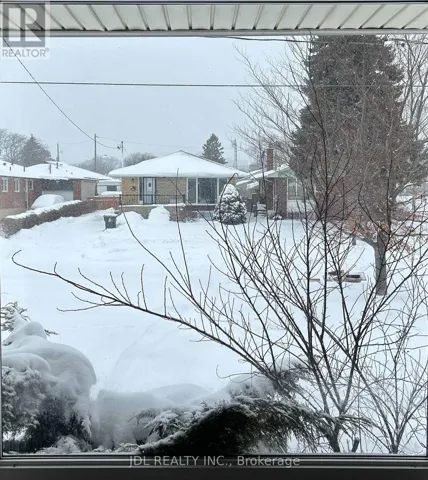 3 BEDROOMS, MAIN FLOOR - 9 AMETHYST RD ROAD, Toronto (Tam O'Shanter-Sullivan), Ontario M1T2E6