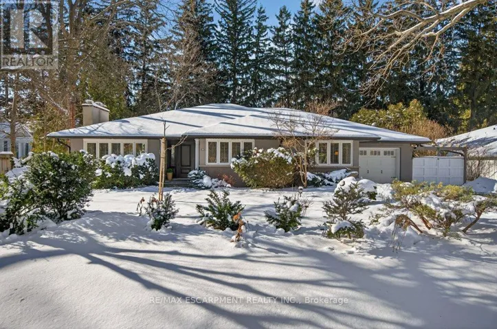 16 LOVERS LANE, Hamilton (Ancaster), Ontario L9G1G3