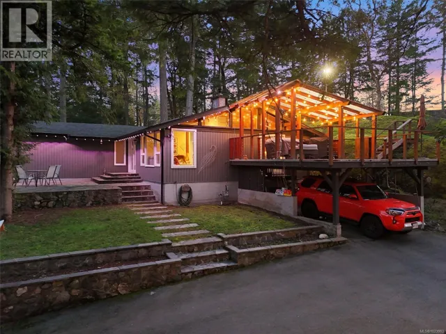 665 Latoria Rd, Colwood, British Columbia V9C3A3