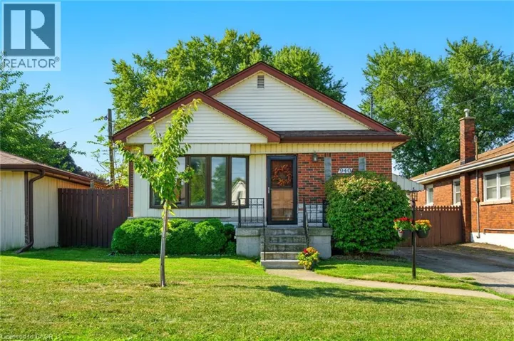 940 BRUCEDALE Avenue E, Hamilton, Ontario L8T1L9